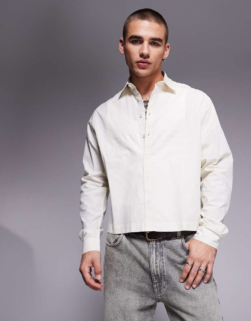 ASOS DESIGN - Oversize-Hemd aus Popeline in Steinbeige mit Cropped-Schnitt-Neutral ASOS DESIGN - Oversize-Hemd aus Popeline in Steinbeige mit Cropped-Schnitt-Neutral von ASOS DESIGN