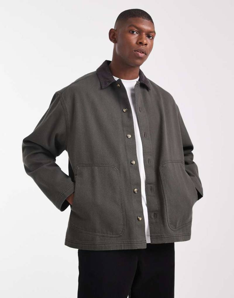 ASOS DESIGN - Oversize-Hemd aus Twill in Dunkelgrün mit Cordkragen von ASOS DESIGN