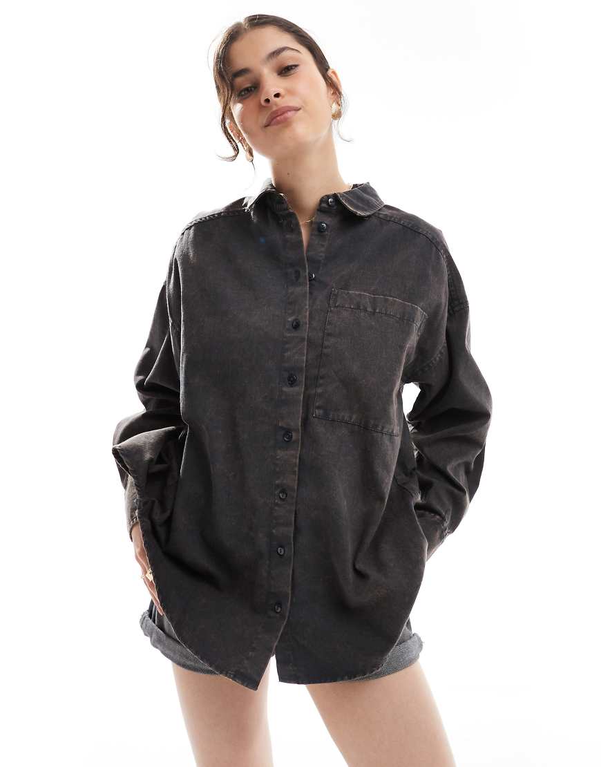 ASOS DESIGN - Oversize-Hemd aus Twill in verwaschenem Anthrazit-Grau von ASOS DESIGN