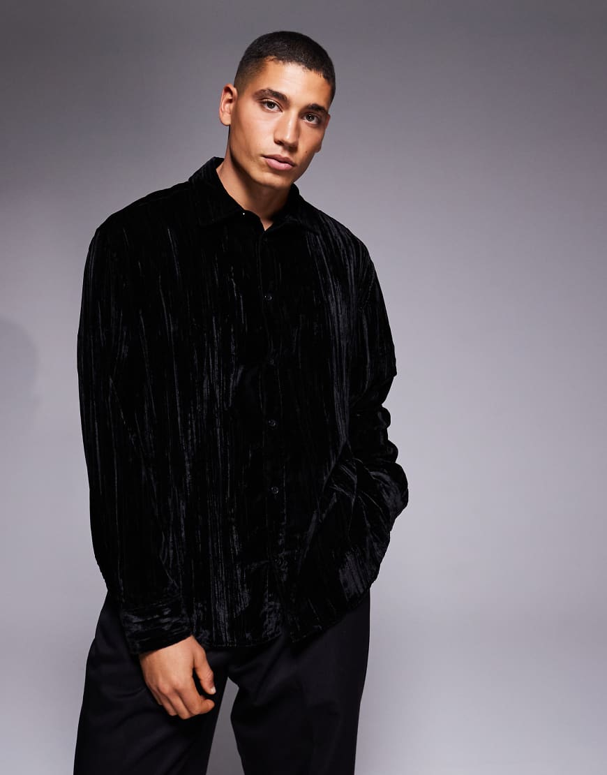 ASOS DESIGN - Oversize-Hemd aus schwarzem Samt mit Knitterstruktur von ASOS DESIGN