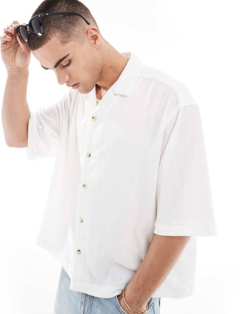ASOS DESIGN - Oversize-Hemd aus strukturiertem Jersey in Weiß von ASOS DESIGN