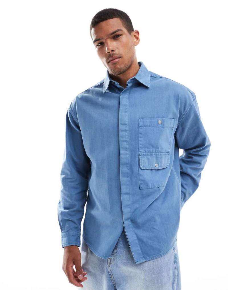 ASOS DESIGN - Blaues Oversize-Hemd im 90er-Stil mit aufgesetzten Taschen von ASOS DESIGN