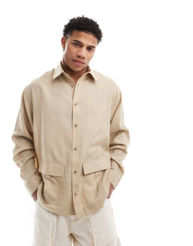 ASOS DESIGN - Oversize-Hemd in Beige mit Cargo-Taschen-Neutral von ASOS DESIGN