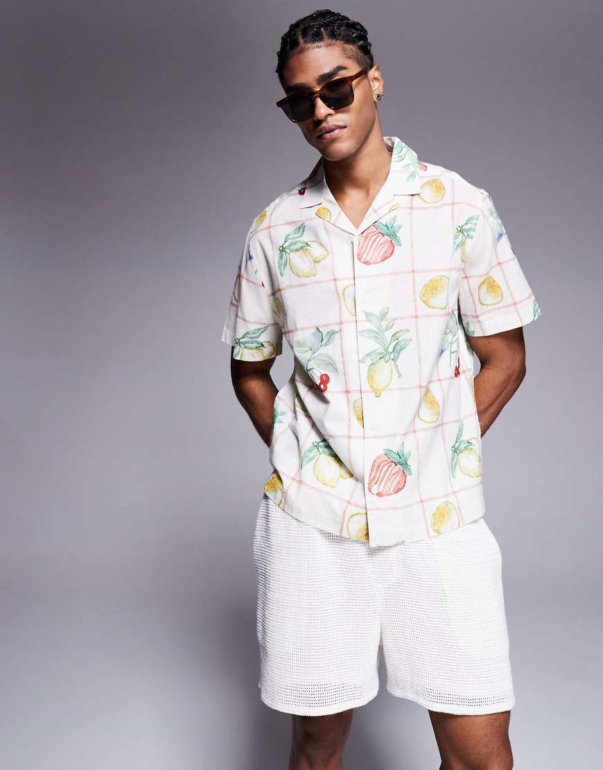 ASOS DESIGN - Oversize-Hemd in Beige mit Reverskragen und Fruchtmuster-Neutral von ASOS DESIGN