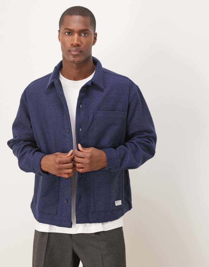 ASOS DESIGN - Oversize-Hemd in Boxy-Passform in Marineblau mit durchgehendem Reißverschluss, gebürstetem Finish und Web-Etikett von ASOS DESIGN