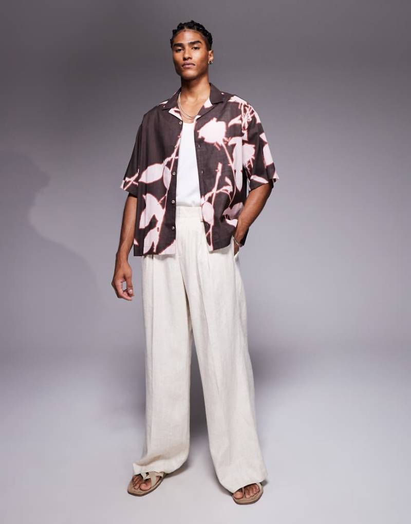 ASOS DESIGN - Oversize-Hemd in Braun mit Blumen-Print-Schwarz von ASOS DESIGN