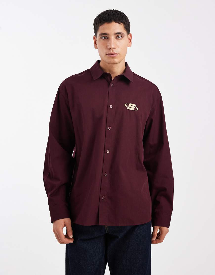 ASOS DESIGN - Oversize-Hemd in Burgunderrot mit Stickerei auf der Brust von ASOS DESIGN