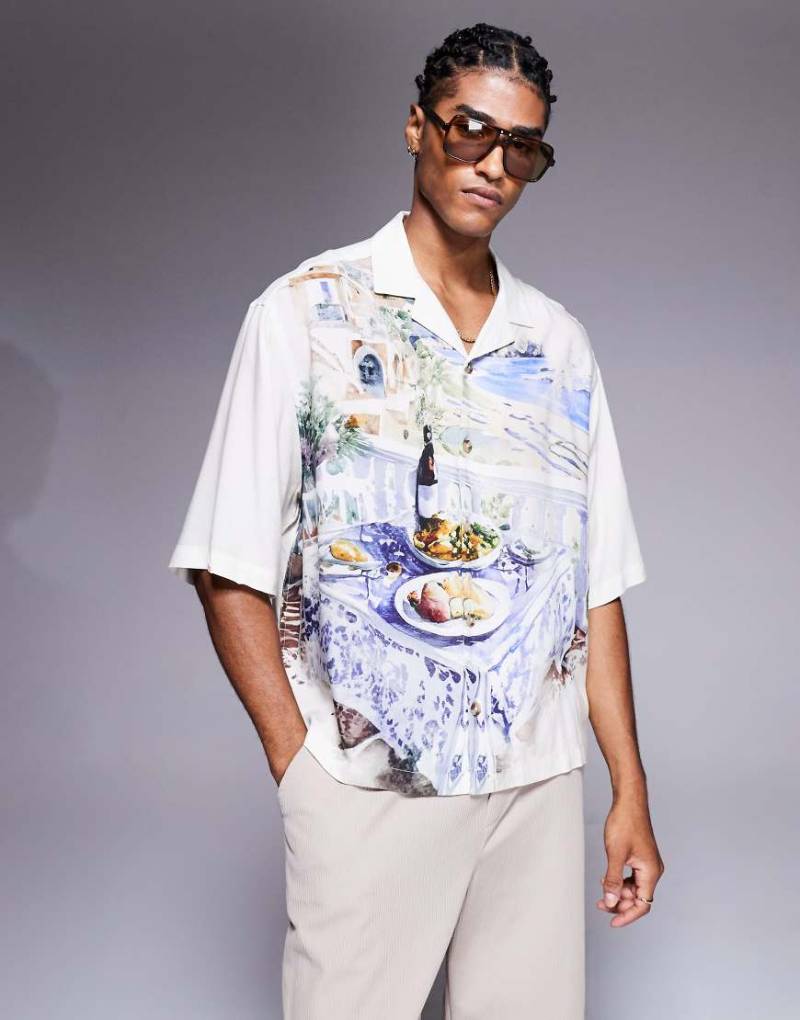 ASOS DESIGN - Oversize-Hemd in Creme mit Landschaftsprint und Reverskragen-Weiß von ASOS DESIGN