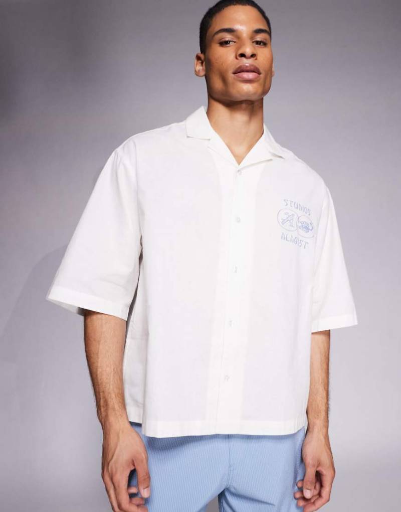 ASOS DESIGN - Oversize-Hemd in Creme mit Print und Reverskragen-Weiß von ASOS DESIGN