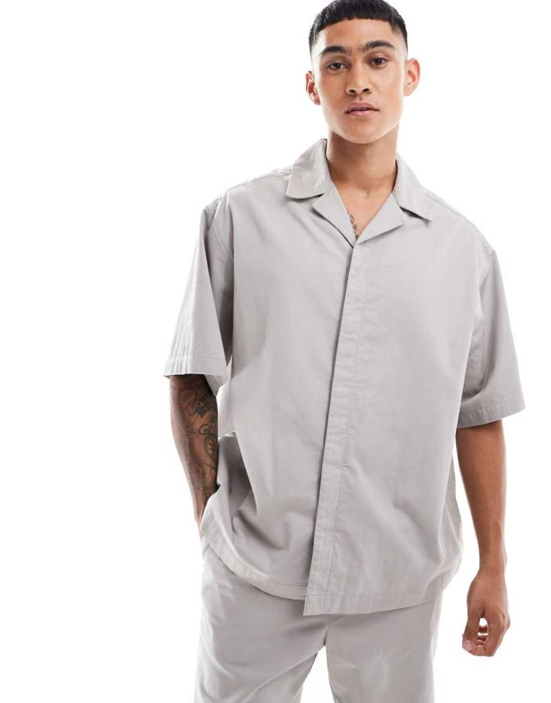 ASOS DESIGN - Oversize-Hemd in Grau mit Reverskragen, Kombiteil von ASOS DESIGN