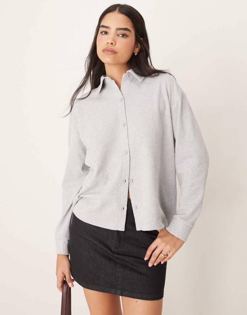 ASOS DESIGN - Oversize-Hemd in Grau mit Waffelstruktur von ASOS DESIGN