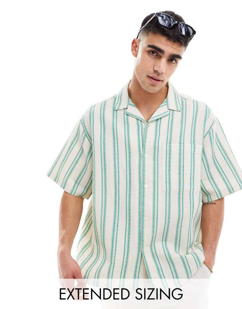 ASOS DESIGN - Oversize-Hemd in Grün gestreift mit Reverskragen und Waffelstruktur von ASOS DESIGN
