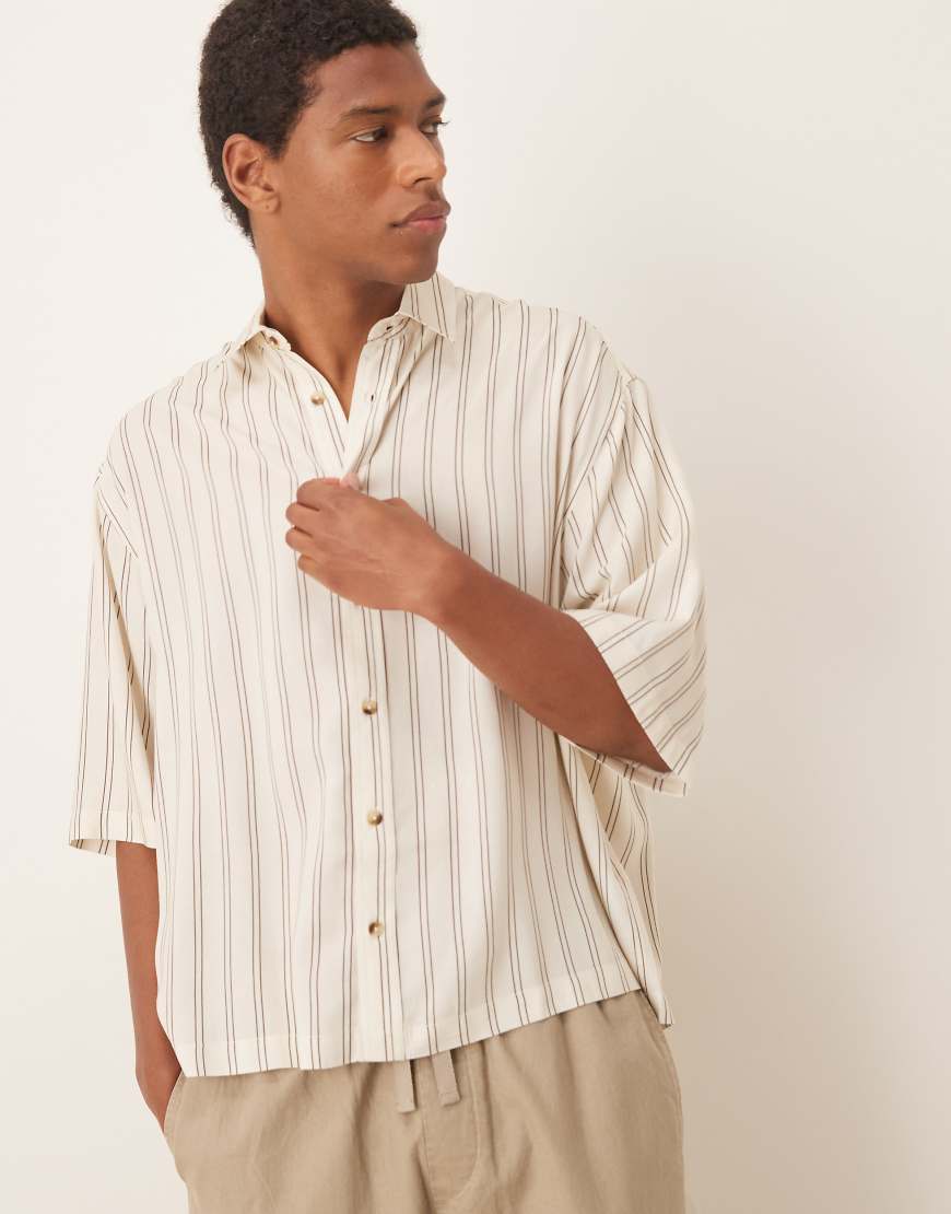 ASOS DESIGN - Gestreiftes Oversize-Hemd in Steinbeige-Neutral von ASOS DESIGN