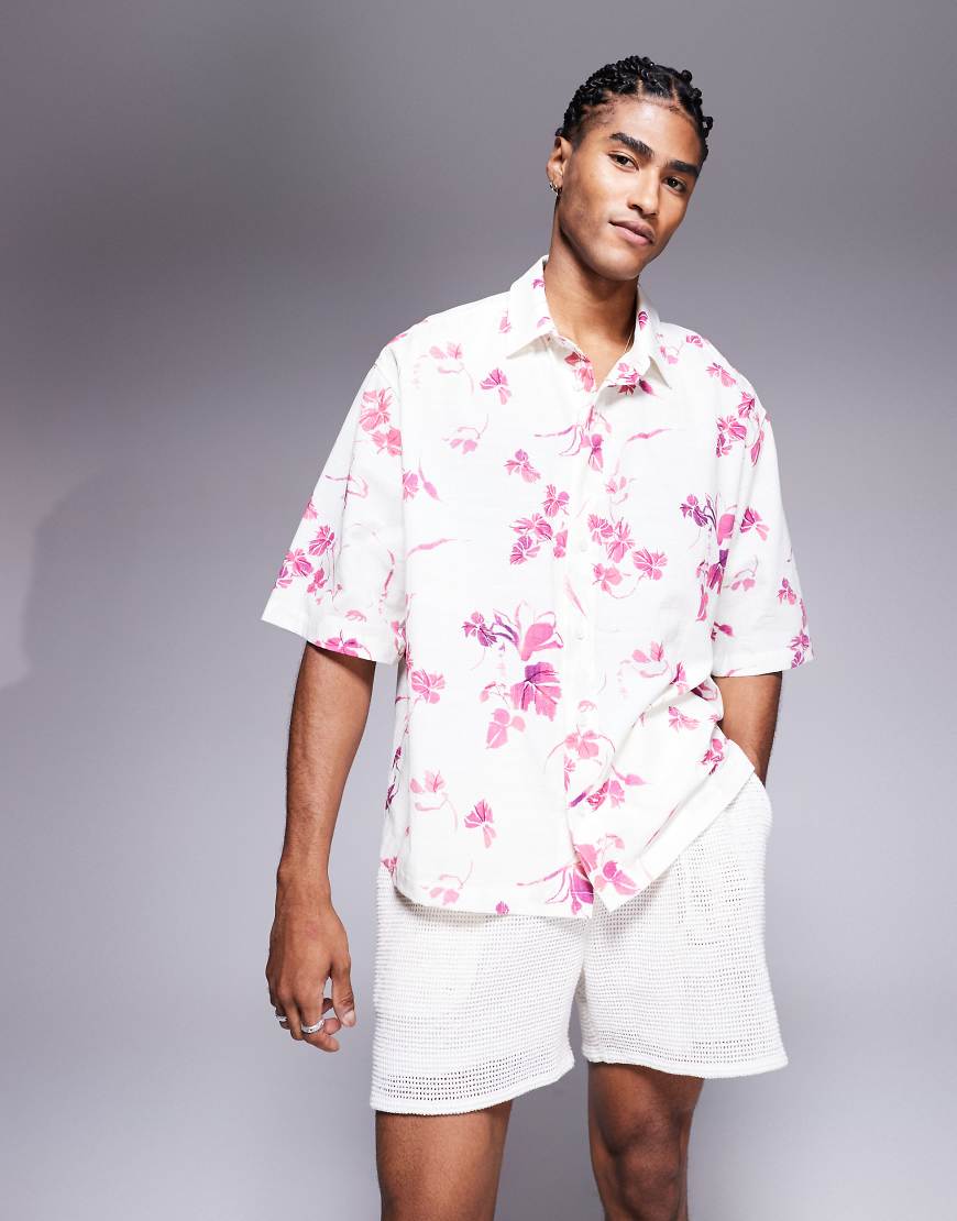 ASOS DESIGN - Oversize-Hemd in Weiß mit Blumenmuster-Rot ASOS DESIGN - Oversize-Hemd in Weiß mit Blumenmuster-Rot von ASOS DESIGN