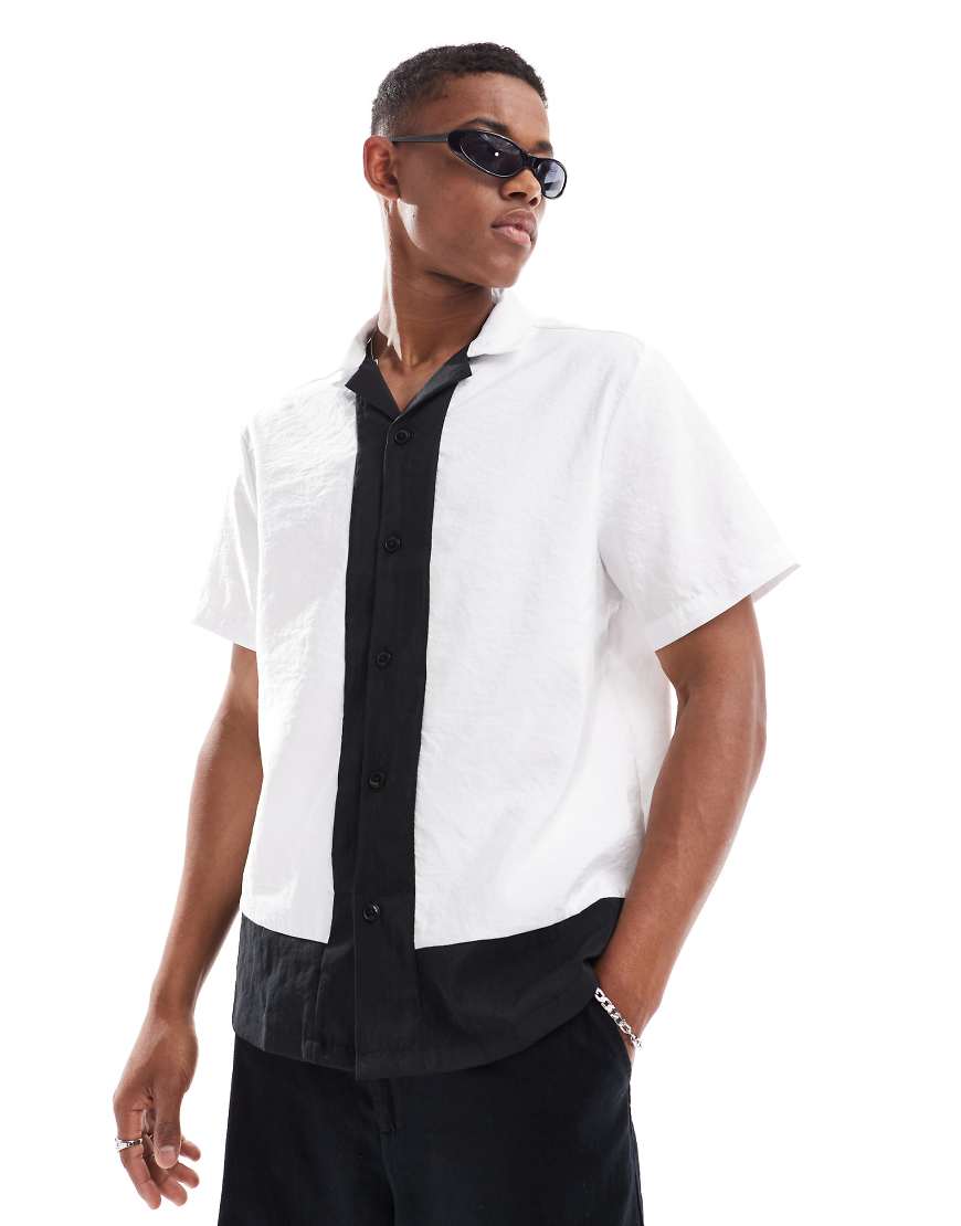 ASOS DESIGN - Oversize-Hemd in gebrochenem Weiß mit schwarzer Kontrastbahn von ASOS DESIGN