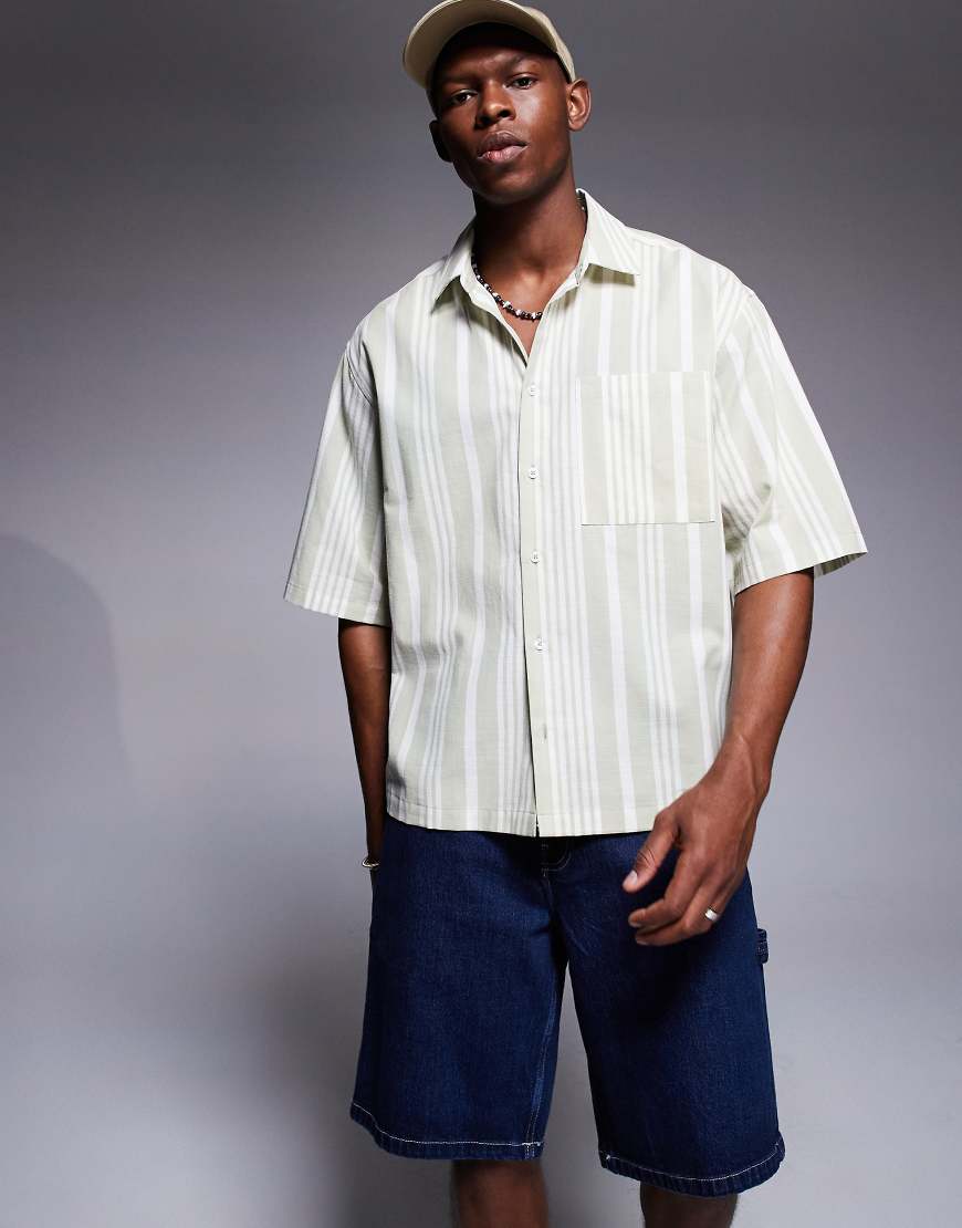 ASOS DESIGN - Oversize-Hemd mit Streifen in neutralen Farben von ASOS DESIGN