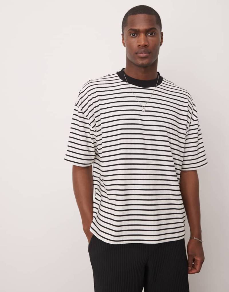 ASOS DESIGN - Oversize-Hemd mit kastigem Schnitt in geripptem Schwarz und Weiß mit Streifen-Bunt von ASOS DESIGN