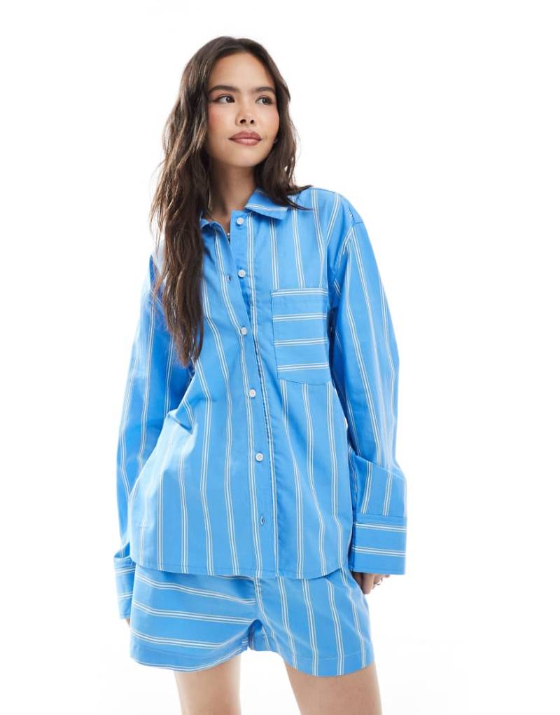 ASOS DESIGN - Oversize-Hemdbluse aus Baumwoll-Popeline mit farblich abgesetzten Streifendetails-Blau von ASOS DESIGN