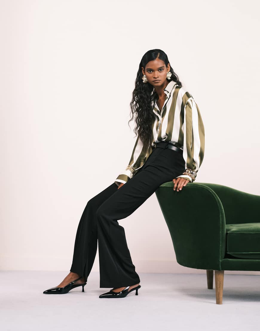 ASOS DESIGN - Oversize-Hemdbluse aus Satin in Olivgrün mit Streifen-Bunt von ASOS DESIGN