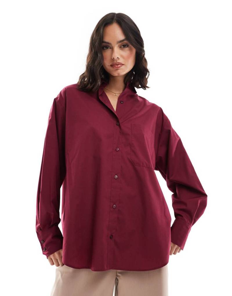 ASOS DESIGN - Oversize-Hemdbluse in Burgunderrot von ASOS DESIGN