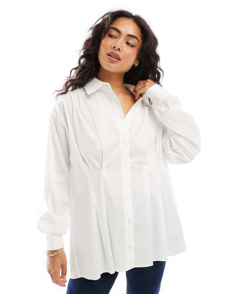 ASOS DESIGN - Oversize-Hemdbluse in Weiß mit geraffter Taille von ASOS DESIGN