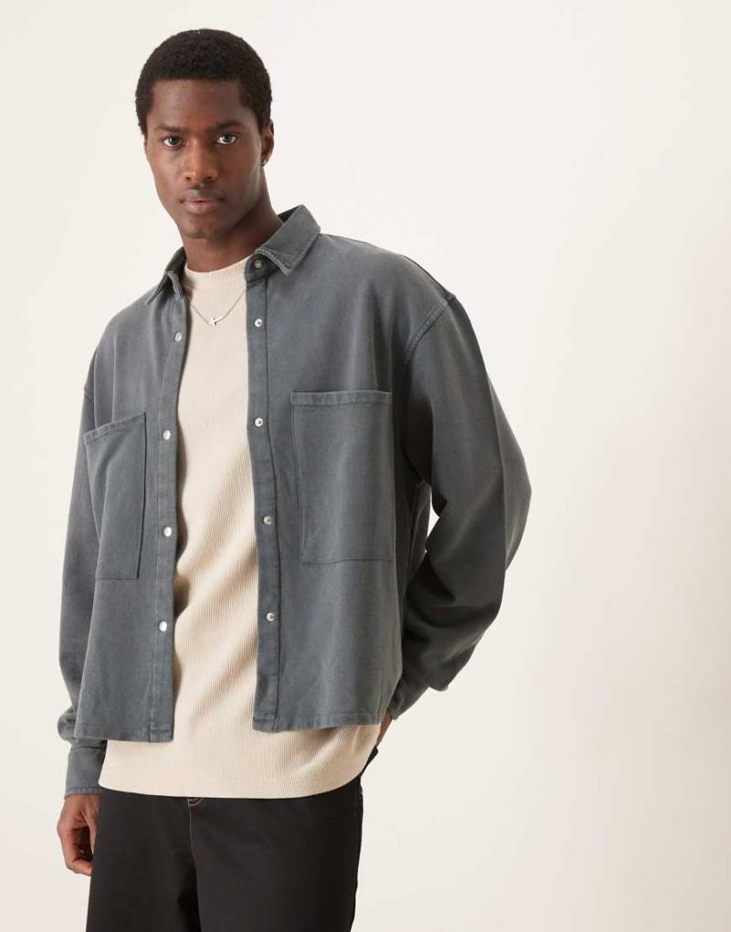 ASOS DESIGN - Oversize-Hemdjacke aus Baumwolle in Anthrazit mit voluminösen Ärmeln-Grau von ASOS DESIGN