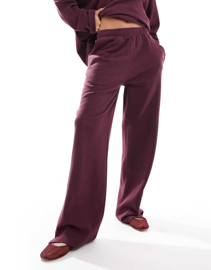 ASOS DESIGN - Oversize-Hose in Burgunderrot mit Waffelstruktur, Kombiteil von ASOS DESIGN