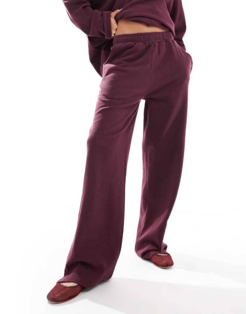 ASOS DESIGN - Oversize-Hose in Burgunderrot mit Waffelstruktur, Kombiteil von ASOS DESIGN