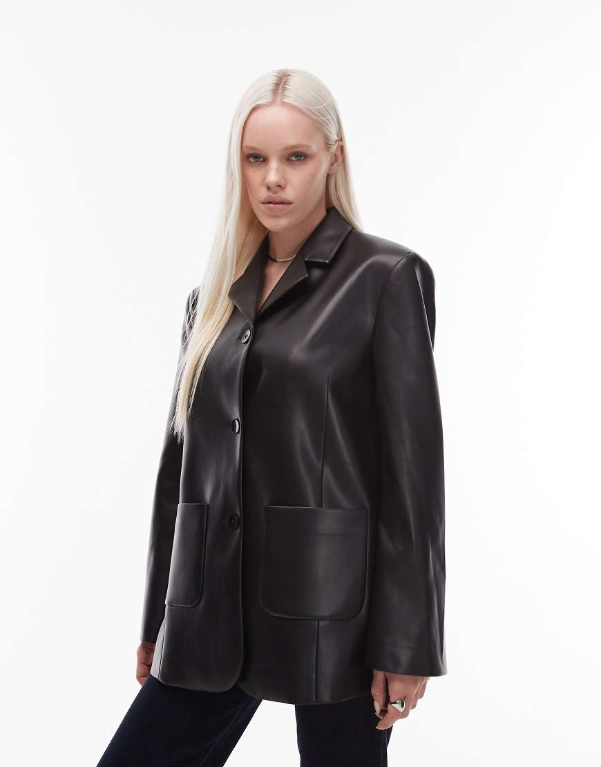 ASOS DESIGN - Oversize-Jacke aus Kunstleder in Schwarz mit hoch angesetzter Knopfleiste von ASOS DESIGN