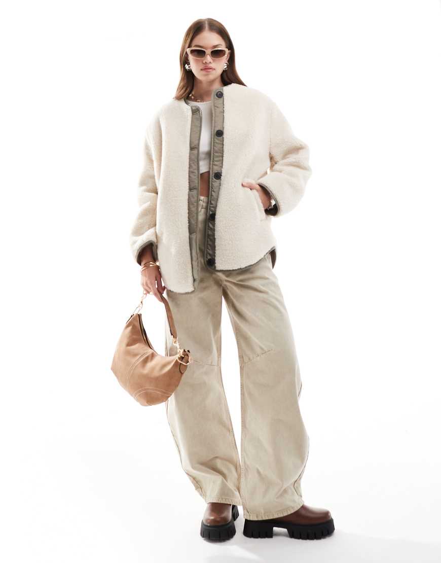 ASOS DESIGN - Oversize-Jacke aus Teddyfell in Cremeweiß von ASOS DESIGN