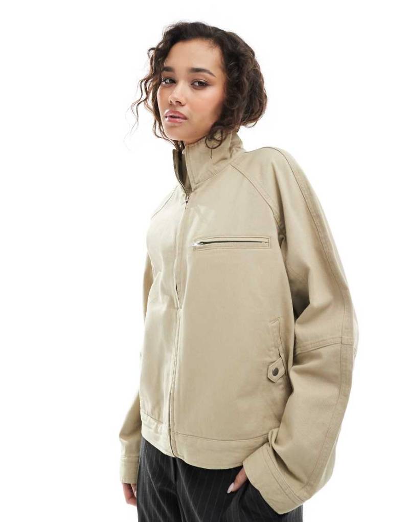ASOS DESIGN - Oversize-Jacke aus Twill in Sand mit Stehkragen-Neutral von ASOS DESIGN