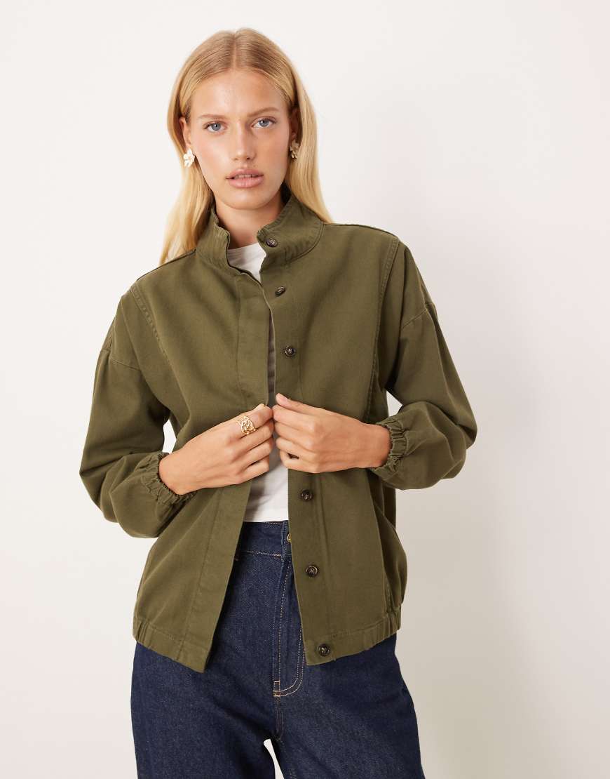 ASOS DESIGN - Oversize-Jacke in Khaki mit Stehkragen-Grün ASOS DESIGN - Oversize-Jacke in Khaki mit Stehkragen-Grün von ASOS DESIGN
