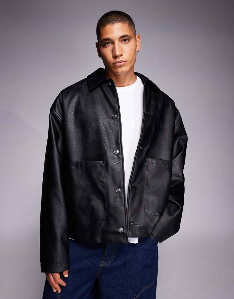 ASOS DESIGN - Oversize-Jacke in Schwarz aus Kunstleder mit Cordkragen von ASOS DESIGN