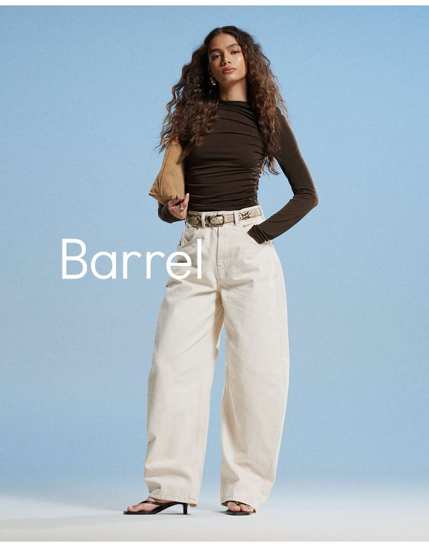 ASOS DESIGN - Jeans in Ecru mit hohem Bund und weitem, abgerundetem Bein-Marineblau von ASOS DESIGN