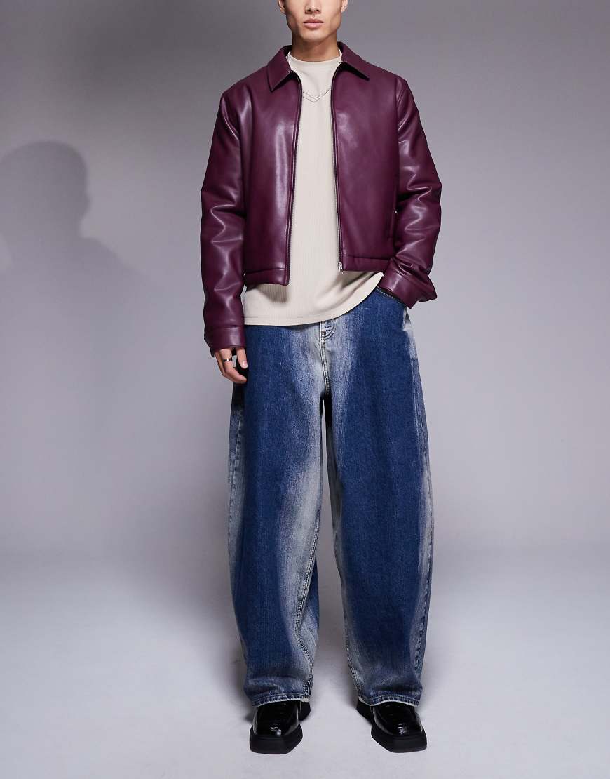 ASOS DESIGN - Weite Oversize-Jeans in Mittelblau mit stark verwaschenem Detail ASOS DESIGN - Weite Oversize-Jeans in Mittelblau mit stark verwaschenem Detail von ASOS DESIGN