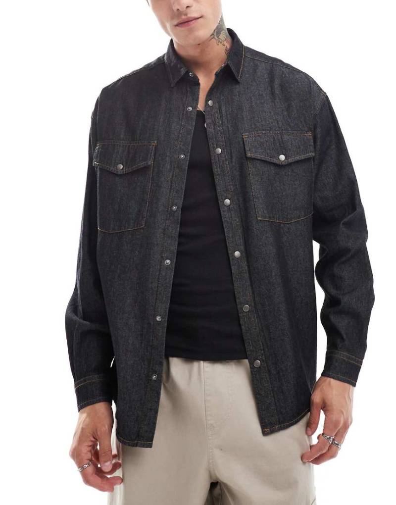 ASOS DESIGN - Oversize-Jeanshemd im 90er-Stil in Schwarz mit Western-Taschen von ASOS DESIGN