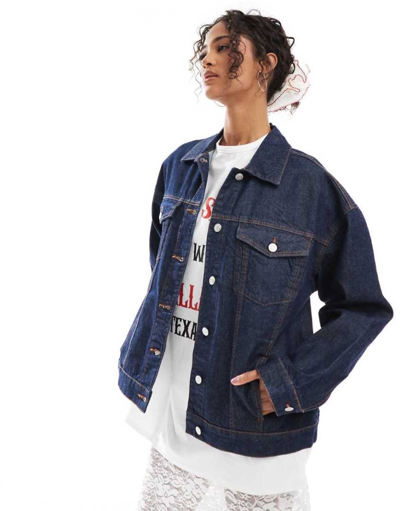 ASOS DESIGN - Oversize-Jeansjacke im 90er-Stil in Rinse-Waschung-Blau von ASOS DESIGN
