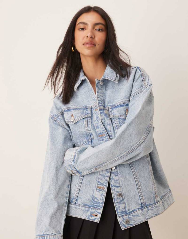 ASOS DESIGN - Oversize-Jeansjacke im 90er-Stil in heller Waschung-Blau von ASOS DESIGN