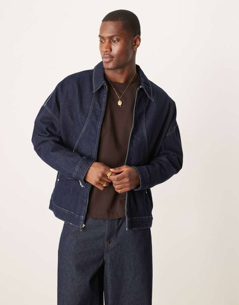 ASOS DESIGN - Oversize-Jeansjacke in dunkelblauer Waschung von ASOS DESIGN