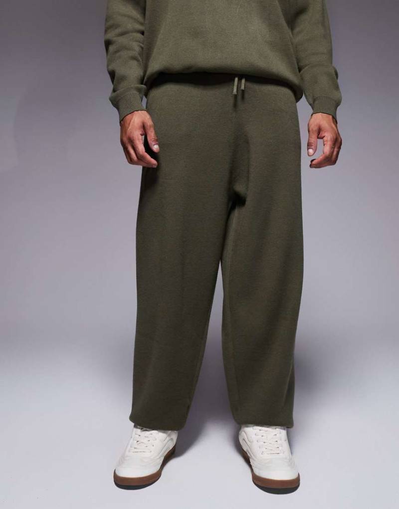 ASOS DESIGN - Oversize-Jogginghose aus Strick mit Bündchen in Khaki-Grün von ASOS DESIGN