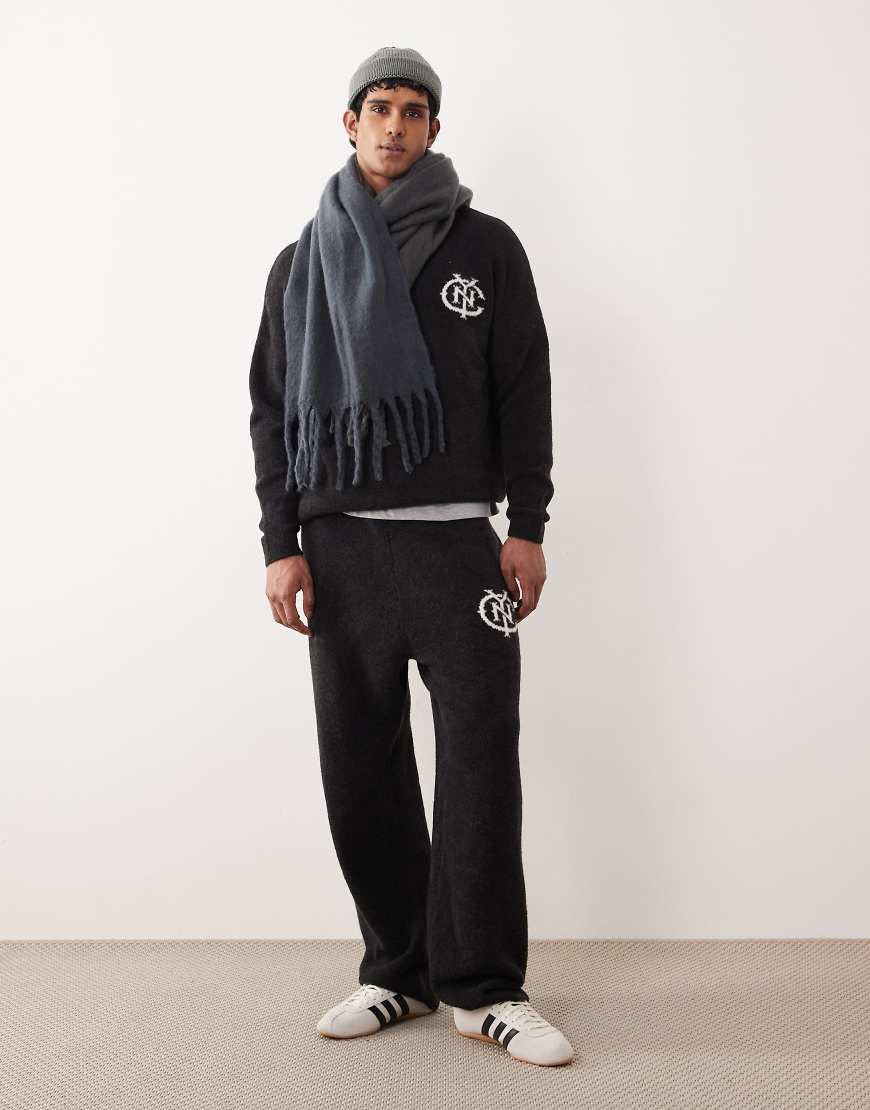 ASOS DESIGN - Oversize-Jogginghose aus Strickmaterial in verwaschenem Schwarz mit Bündchen und NYC-Logo, Kombiteil von ASOS DESIGN