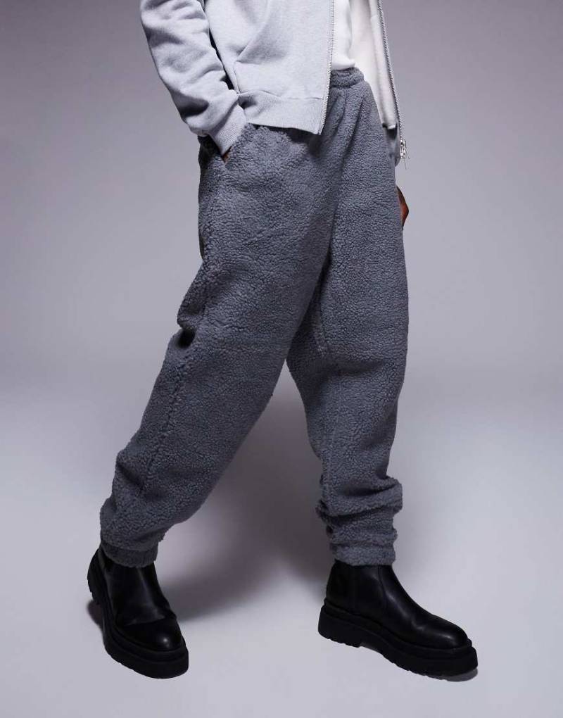 ASOS DESIGN - Oversize-Jogginghose aus Teddyfell in Grau von ASOS DESIGN