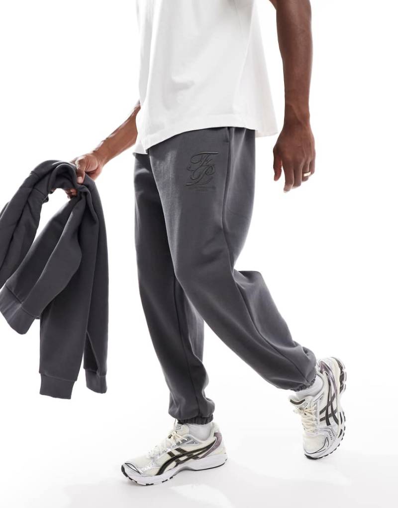 ASOS DESIGN - Premium - Oversize-Jogginghose in Anthrazit mit erhöhtem Print-Grau von ASOS DESIGN