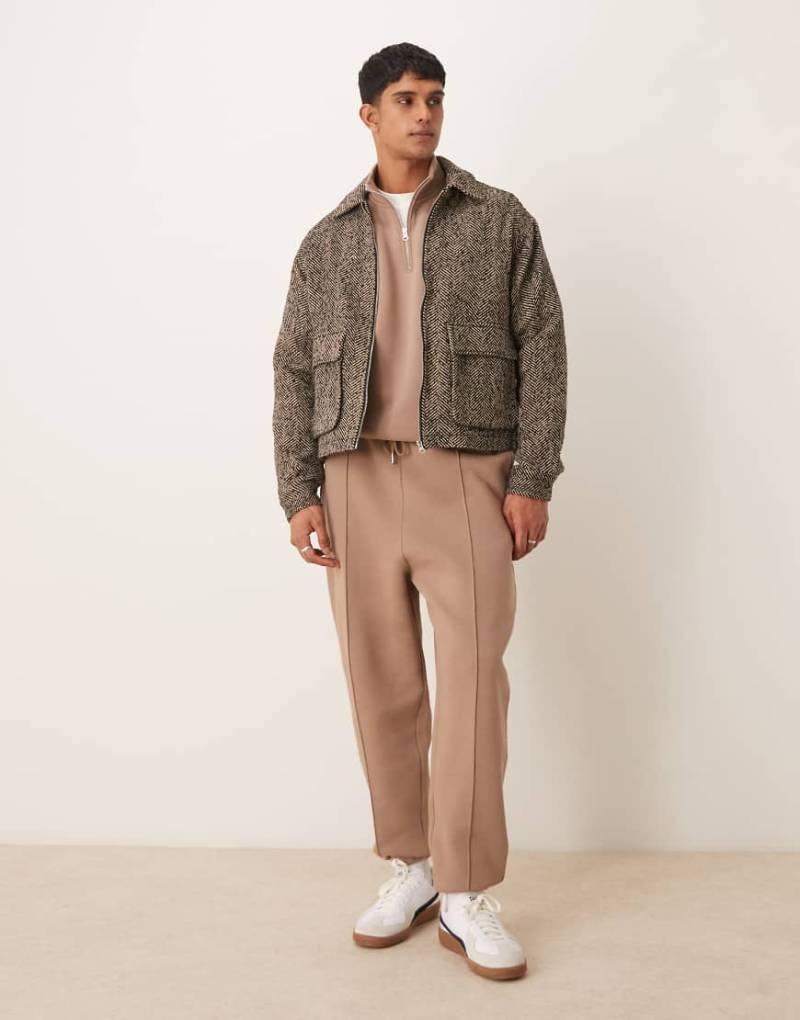 ASOS DESIGN - Jogginghose in Hellbraun mit Oversize-Schnitt und Biesen, Kombiteil von ASOS DESIGN