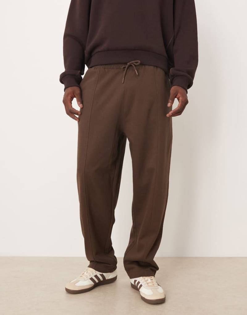 ASOS DESIGN - Oversize-Jogginghose in Braun mit Biesendetail-Brown von ASOS DESIGN