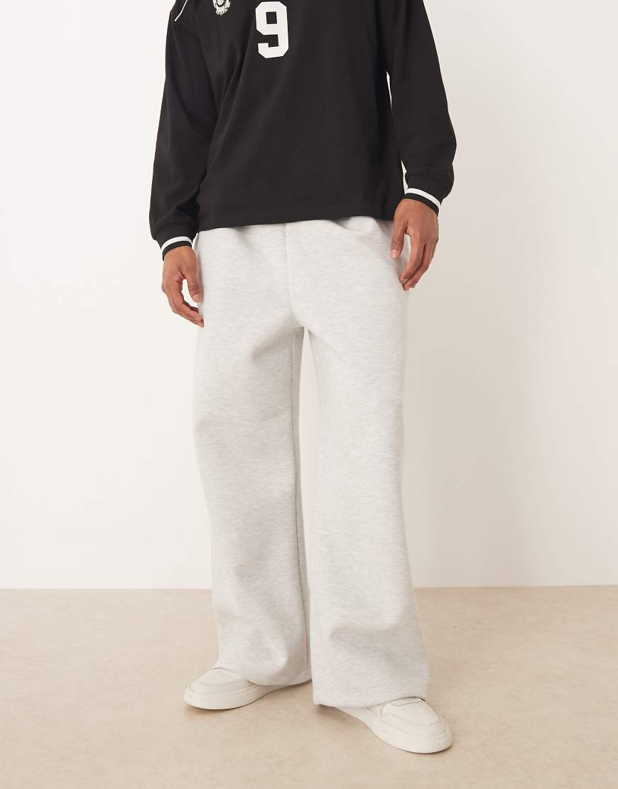 ASOS DESIGN - Oversize-Jogginghose in Hellgrau aus neoprenartigem Stoff von ASOS DESIGN