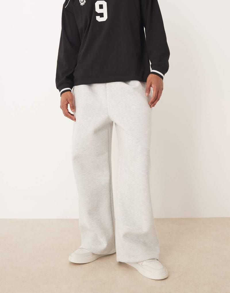 ASOS DESIGN - Oversize-Jogginghose aus schwerem, neoprenartigem Material in Hellgrau von ASOS DESIGN