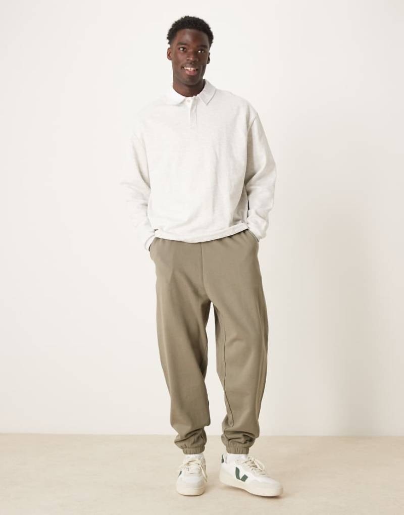 ASOS DESIGN - Oversize-Jogginghose in Khaki mit farblich abgesetzter Ziernaht-Braun von ASOS DESIGN