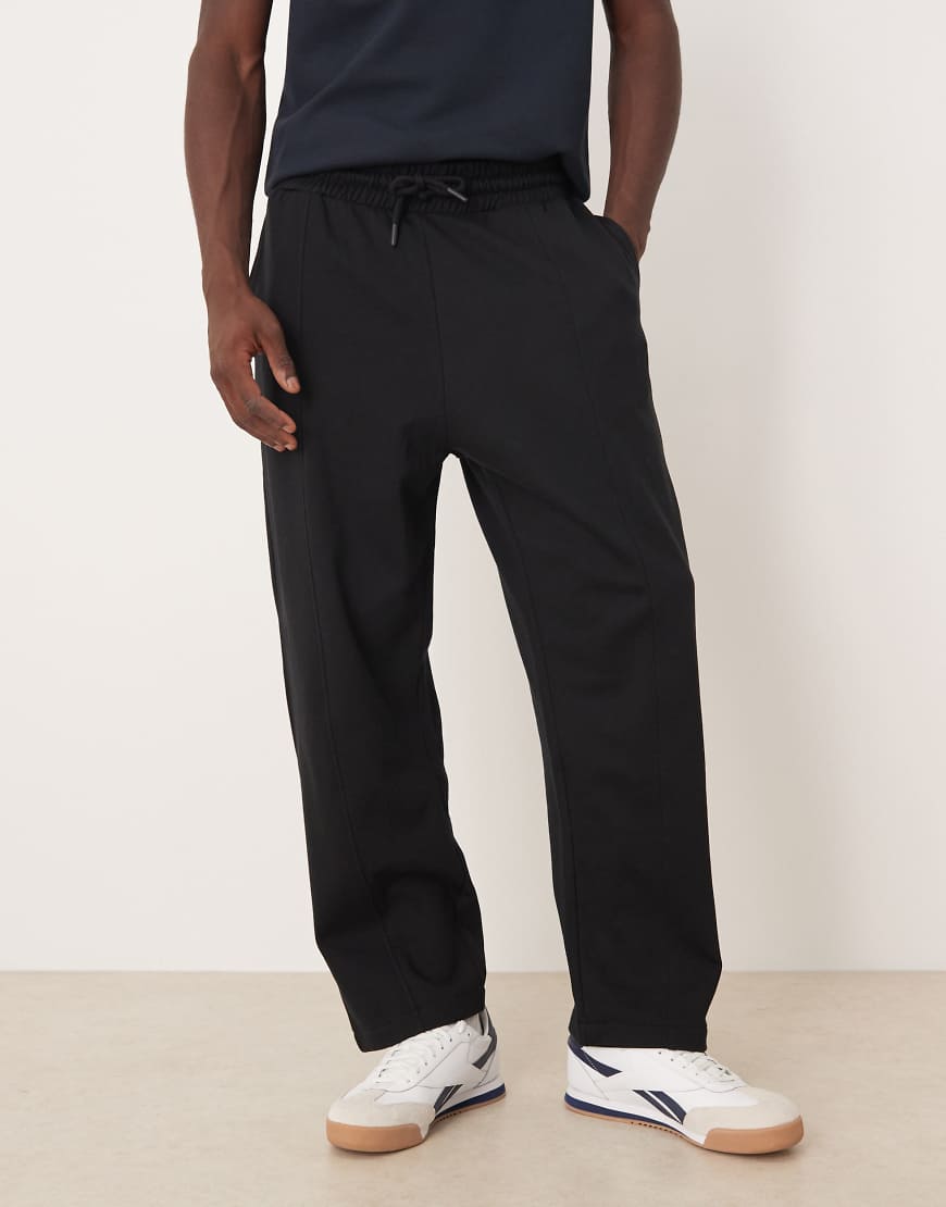 ASOS DESIGN - Oversize-Jogginghose in Schwarz mit Biesendetail ASOS DESIGN - Oversize-Jogginghose in Schwarz mit Biesendetail von ASOS DESIGN