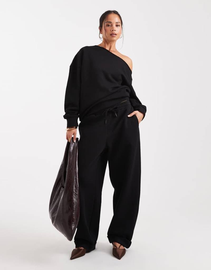 ASOS DESIGN - Oversize-Jogginghose in Schwarz mit umgeschlagenem Saum und angerauter Rückseite von ASOS DESIGN
